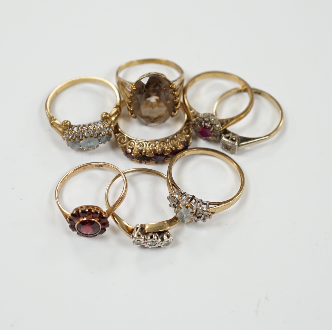 Eight assorted mainly modern 9ct gold and gem set dress rings, including diamond and garnet, 19.5 grams.